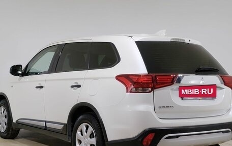 Mitsubishi Outlander III рестайлинг 3, 2020 год, 2 101 000 рублей, 7 фотография