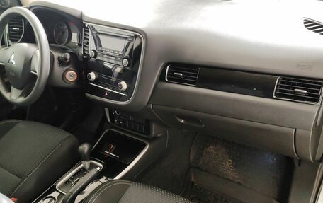 Mitsubishi Outlander III рестайлинг 3, 2020 год, 2 101 000 рублей, 13 фотография