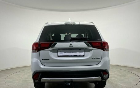 Mitsubishi Outlander III рестайлинг 3, 2018 год, 1 900 000 рублей, 3 фотография