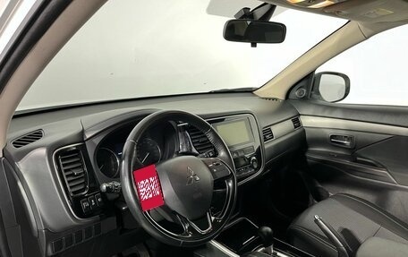 Mitsubishi Outlander III рестайлинг 3, 2018 год, 1 900 000 рублей, 8 фотография