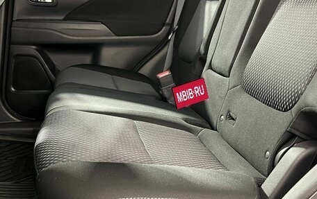 Mitsubishi Outlander III рестайлинг 3, 2018 год, 1 900 000 рублей, 16 фотография