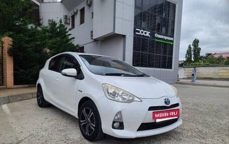 Toyota Aqua I, 2012 год, 690 000 рублей, 2 фотография