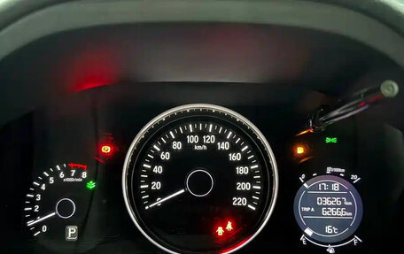 Honda Vezel, 2021 год, 1 170 000 рублей, 9 фотография