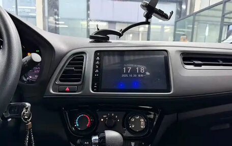 Honda Vezel, 2021 год, 1 170 000 рублей, 10 фотография