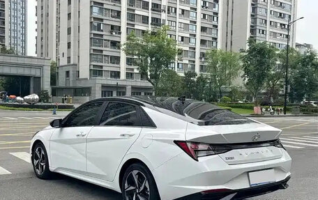 Hyundai Elantra, 2021 год, 1 100 000 рублей, 4 фотография