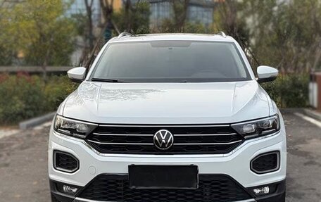 Volkswagen T-Roc I, 2022 год, 1 940 001 рублей, 2 фотография