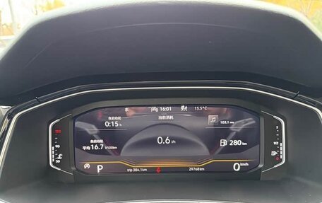 Volkswagen T-Roc I, 2022 год, 1 940 001 рублей, 9 фотография