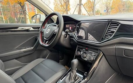 Volkswagen T-Roc I, 2022 год, 1 940 001 рублей, 12 фотография