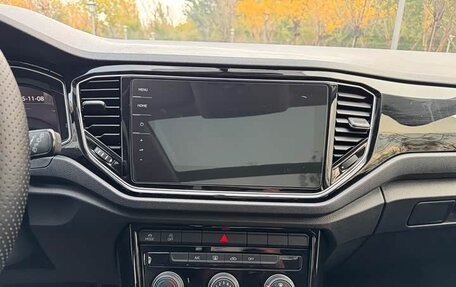 Volkswagen T-Roc I, 2022 год, 1 940 001 рублей, 14 фотография