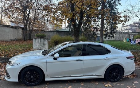 Toyota Camry, 2022 год, 3 800 000 рублей, 2 фотография