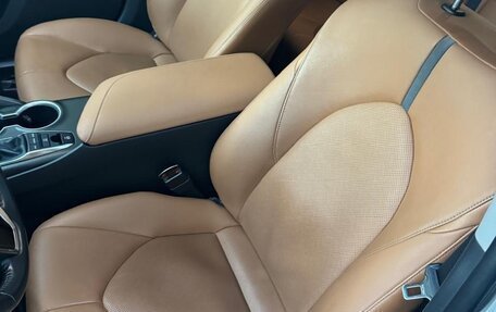 Toyota Camry, 2022 год, 3 800 000 рублей, 6 фотография