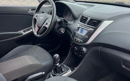 Hyundai Solaris II рестайлинг, 2015 год, 1 000 000 рублей, 4 фотография