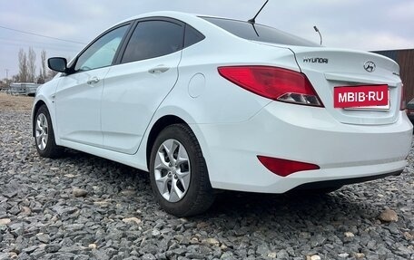 Hyundai Solaris II рестайлинг, 2015 год, 1 000 000 рублей, 3 фотография