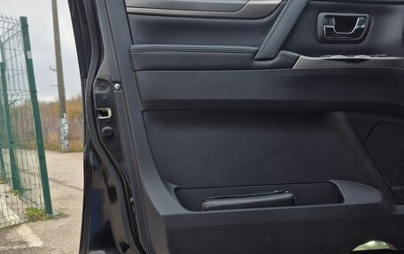 Mitsubishi Pajero IV, 2011 год, 2 160 000 рублей, 16 фотография