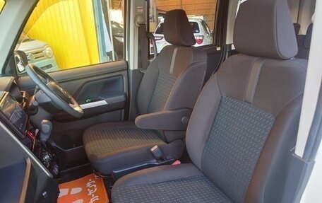 Toyota Roomy I, 2022 год, 1 065 000 рублей, 5 фотография