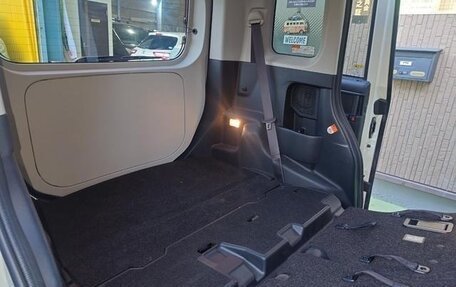 Toyota Roomy I, 2022 год, 1 065 000 рублей, 35 фотография