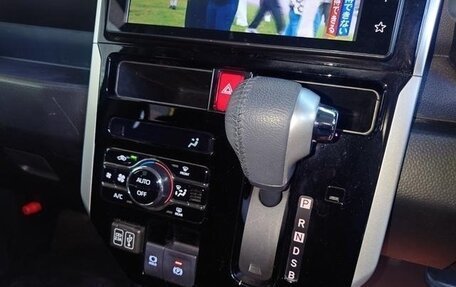 Toyota Roomy I, 2022 год, 1 065 000 рублей, 36 фотография