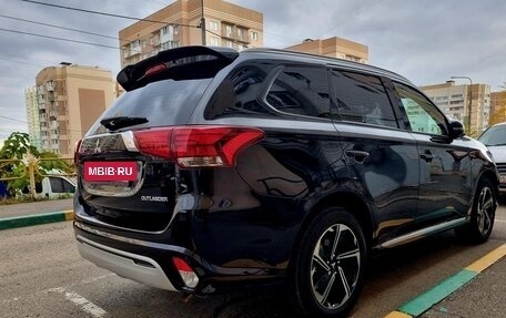 Mitsubishi Outlander III рестайлинг 3, 2022 год, 3 000 000 рублей, 7 фотография