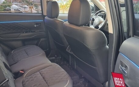 Mitsubishi Outlander III рестайлинг 3, 2022 год, 3 000 000 рублей, 11 фотография