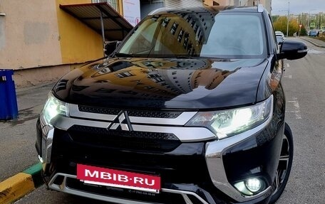 Mitsubishi Outlander III рестайлинг 3, 2022 год, 3 000 000 рублей, 6 фотография