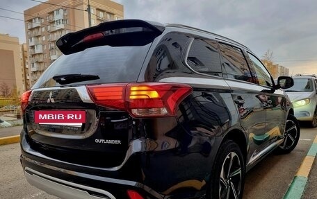 Mitsubishi Outlander III рестайлинг 3, 2022 год, 3 000 000 рублей, 3 фотография