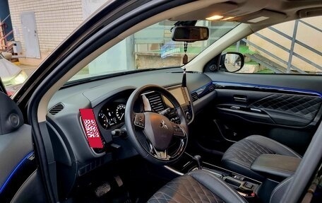 Mitsubishi Outlander III рестайлинг 3, 2022 год, 3 000 000 рублей, 14 фотография