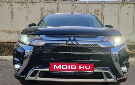 Mitsubishi Outlander III рестайлинг 3, 2022 год, 3 000 000 рублей, 15 фотография