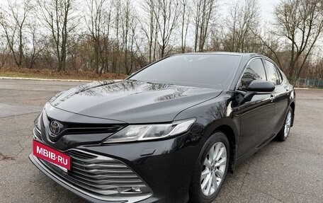 Toyota Camry, 2021 год, 2 350 000 рублей, 1 фотография