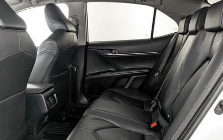 Toyota Camry, 2019 год, 2 750 000 рублей, 18 фотография