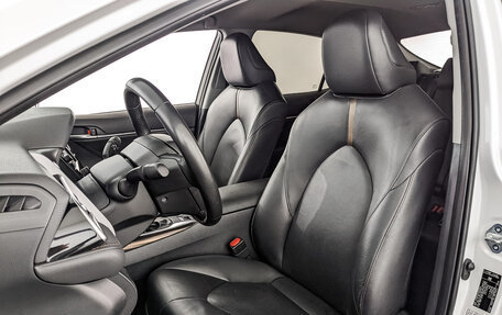 Toyota Camry, 2019 год, 2 750 000 рублей, 20 фотография