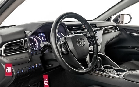 Toyota Camry, 2019 год, 2 750 000 рублей, 15 фотография