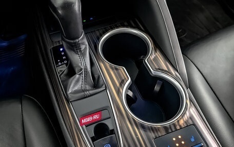 Toyota Camry, 2019 год, 2 750 000 рублей, 21 фотография