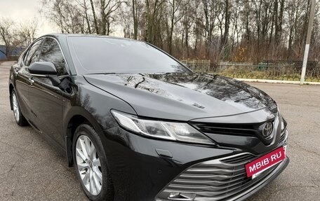 Toyota Camry, 2021 год, 2 350 000 рублей, 3 фотография
