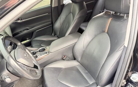 Toyota Camry, 2021 год, 2 350 000 рублей, 10 фотография