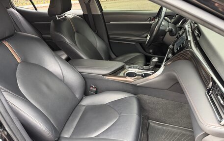 Toyota Camry, 2021 год, 2 350 000 рублей, 16 фотография