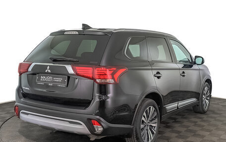 Mitsubishi Outlander III рестайлинг 3, 2020 год, 2 490 000 рублей, 5 фотография