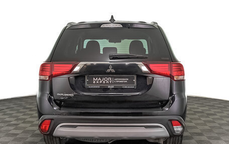 Mitsubishi Outlander III рестайлинг 3, 2020 год, 2 490 000 рублей, 6 фотография