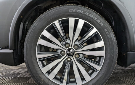 Mitsubishi Outlander III рестайлинг 3, 2020 год, 2 490 000 рублей, 12 фотография