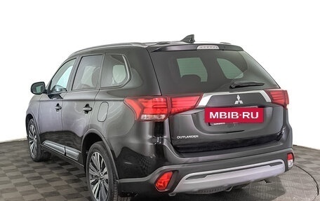 Mitsubishi Outlander III рестайлинг 3, 2020 год, 2 490 000 рублей, 7 фотография