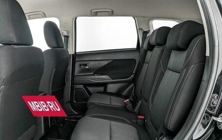 Mitsubishi Outlander III рестайлинг 3, 2020 год, 2 490 000 рублей, 17 фотография