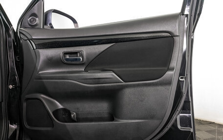 Mitsubishi Outlander III рестайлинг 3, 2020 год, 2 490 000 рублей, 23 фотография