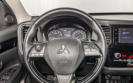 Mitsubishi Outlander III рестайлинг 3, 2020 год, 2 490 000 рублей, 20 фотография