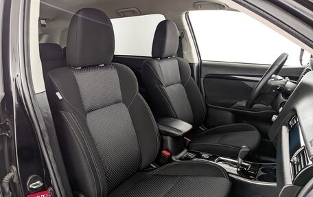 Mitsubishi Outlander III рестайлинг 3, 2020 год, 2 490 000 рублей, 22 фотография