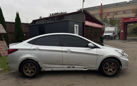 Hyundai Solaris II рестайлинг, 2012 год, 600 000 рублей, 4 фотография
