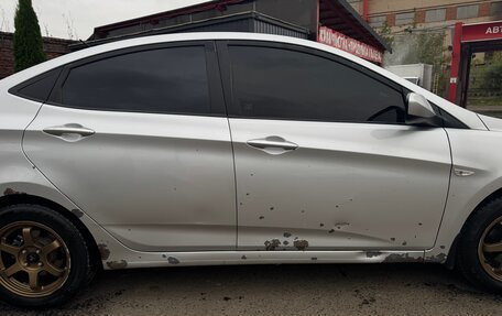 Hyundai Solaris II рестайлинг, 2012 год, 600 000 рублей, 12 фотография