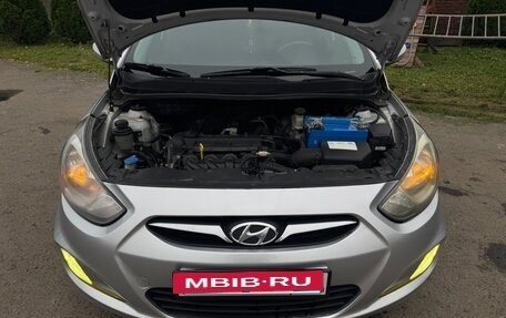 Hyundai Solaris II рестайлинг, 2012 год, 600 000 рублей, 11 фотография