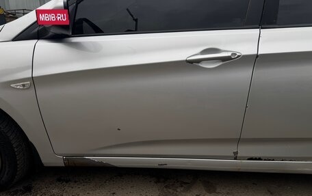 Hyundai Solaris II рестайлинг, 2012 год, 600 000 рублей, 15 фотография