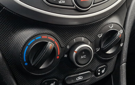 Hyundai Solaris II рестайлинг, 2012 год, 830 000 рублей, 21 фотография