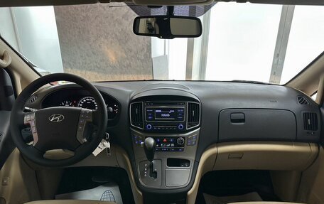 Hyundai H-1 II рестайлинг, 2021 год, 3 180 000 рублей, 32 фотография