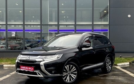 Mitsubishi Outlander III рестайлинг 3, 2019 год, 2 199 000 рублей, 1 фотография